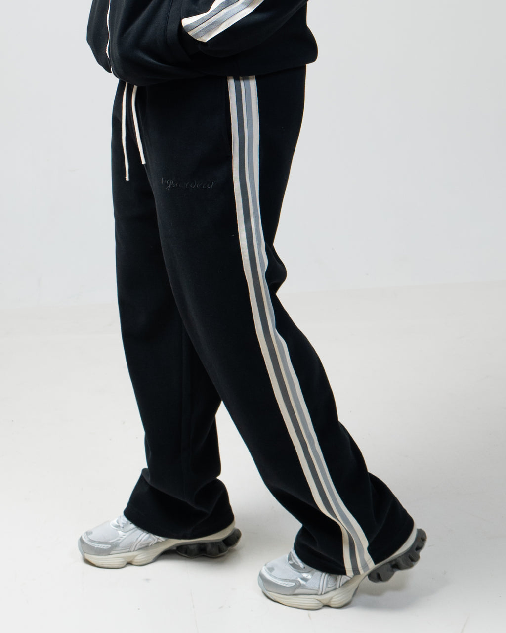 Relaxed Track Bottom