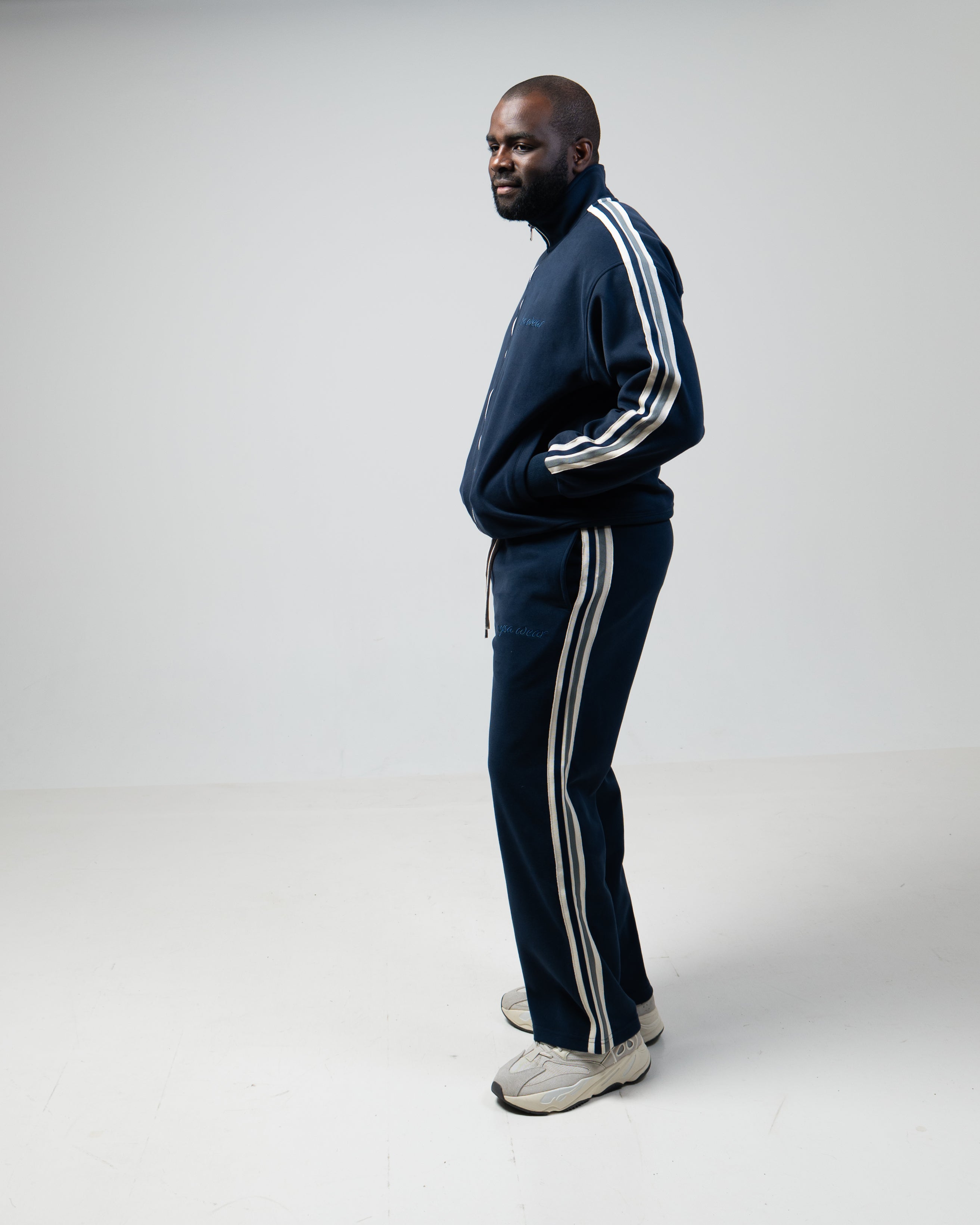 Relaxed Track Bottom