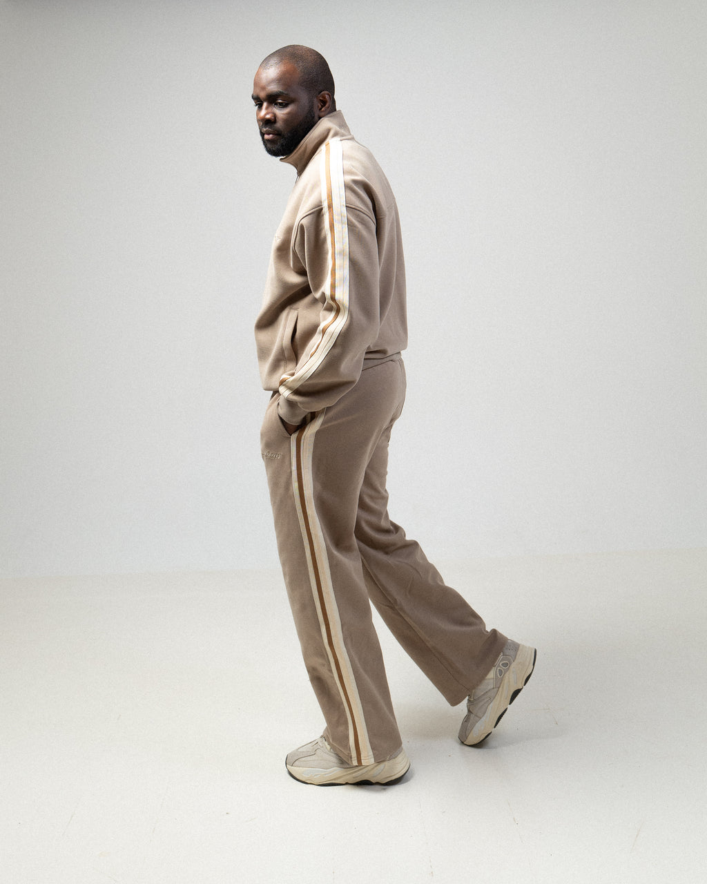 Relaxed Track Bottom